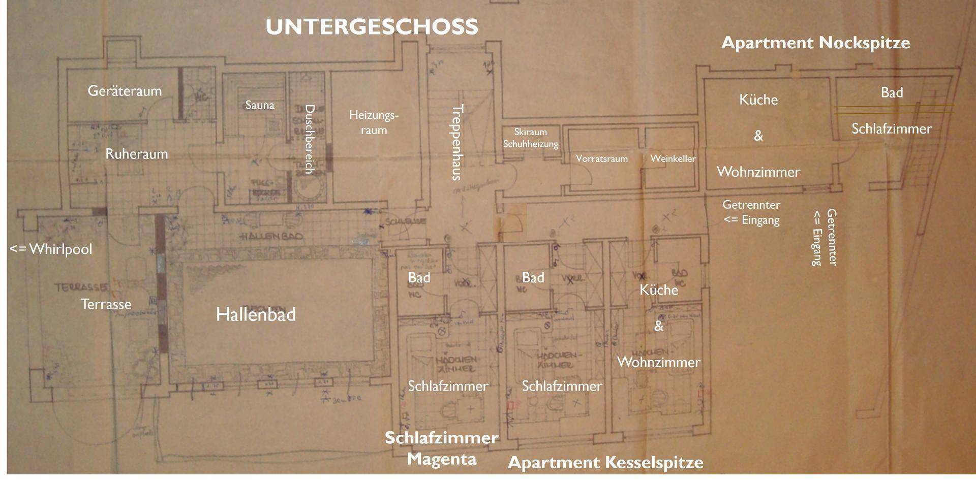Grundriss des Untergeschosses mit Hallenbad, Sauna, Whirlpool und mehreren Apartments.