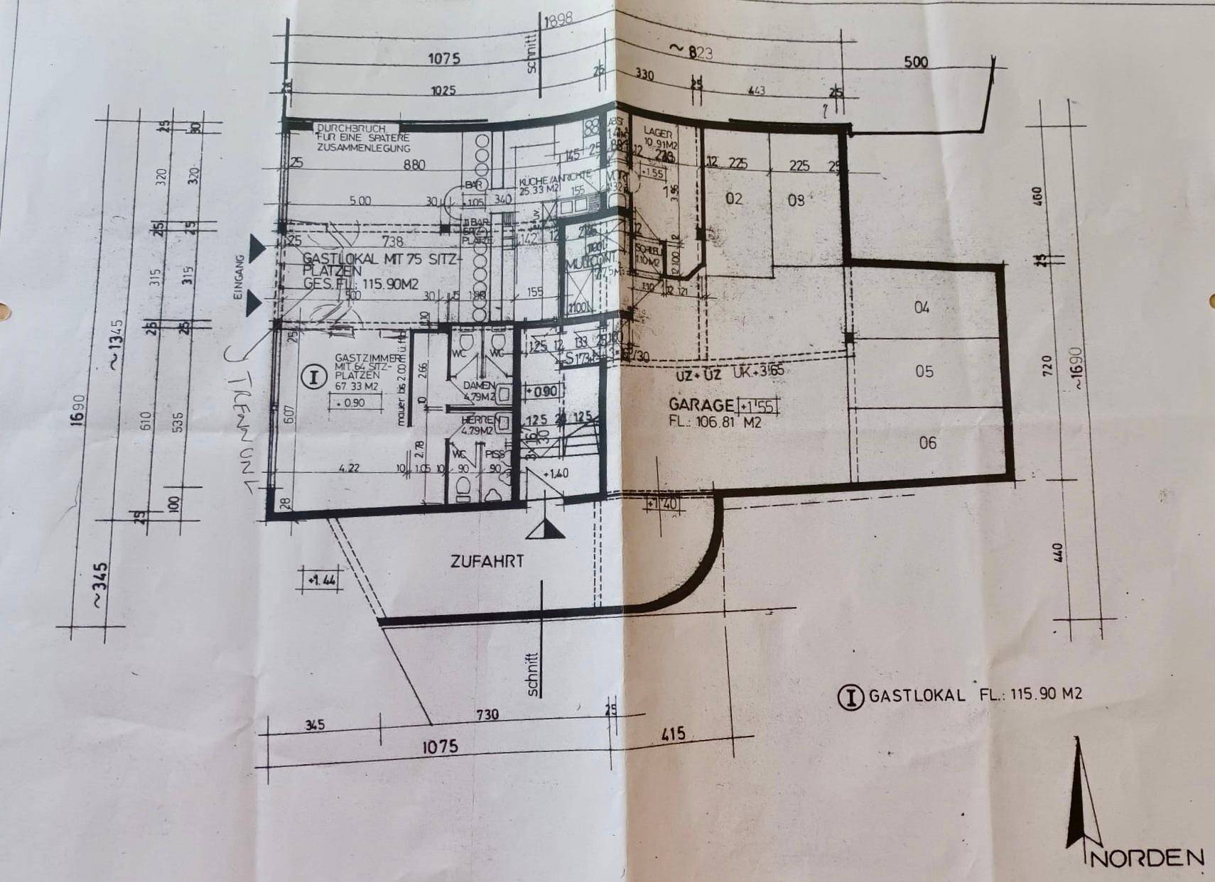Grundriss eines Gastlokals mit 75 Sitzplätzen und einer Garage von 108,61 m².