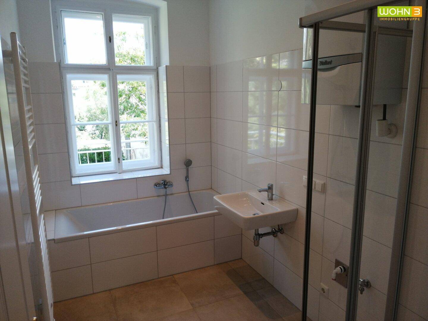 Badezimmer mit Fenster