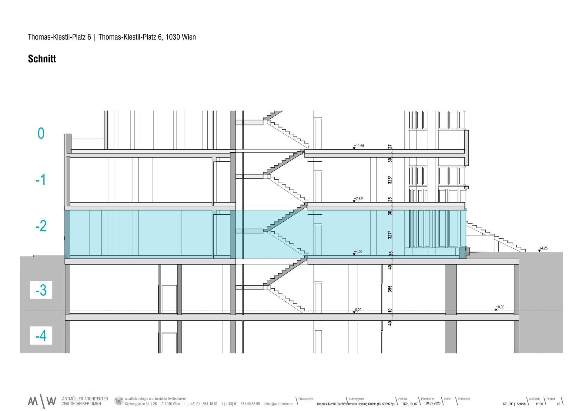 Architektonischer Schnittplan, der die vertikale Struktur und die verschiedenen Ebenen des Gebäudes darstellt.
