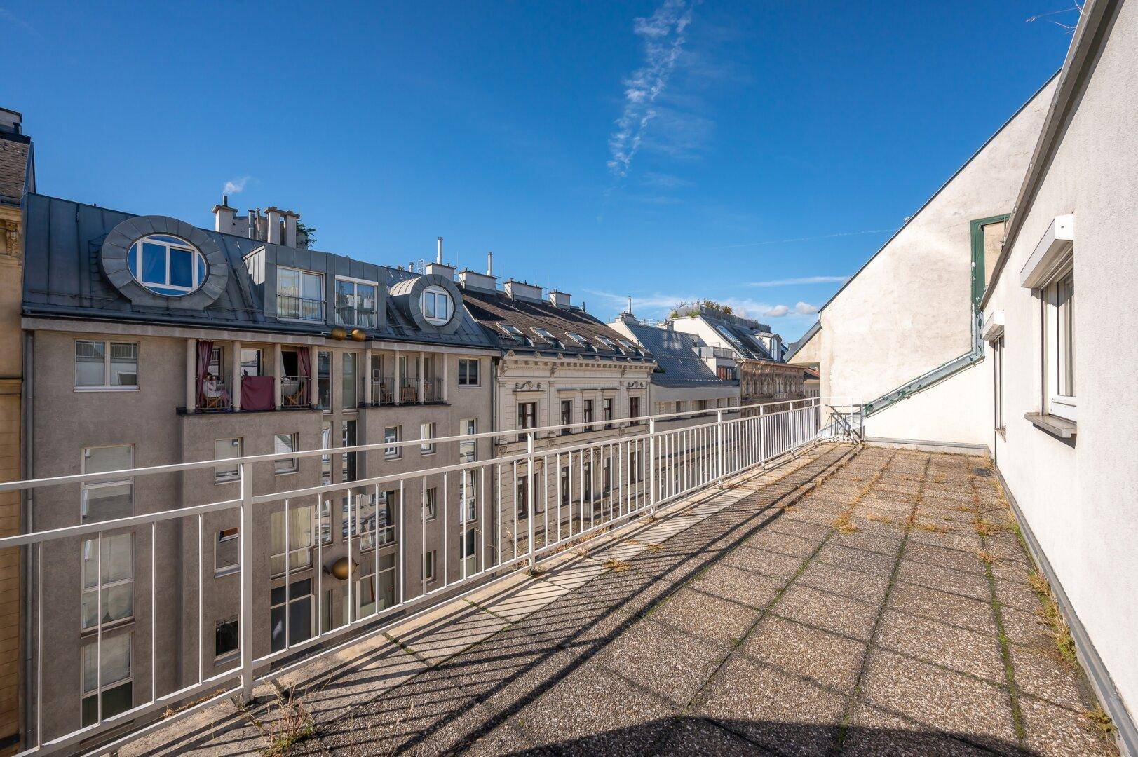 Terrasse vom Wohnzimmer