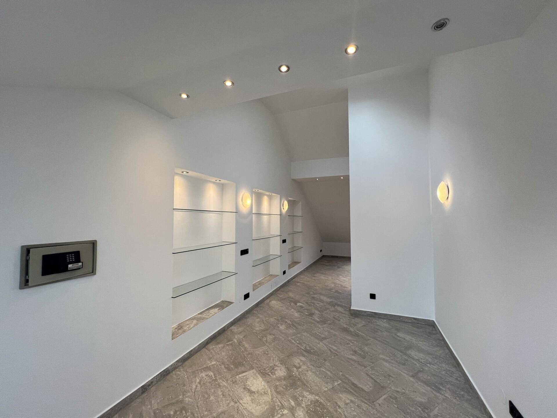 Schlafzimmer mit Blick in den Wohnraum