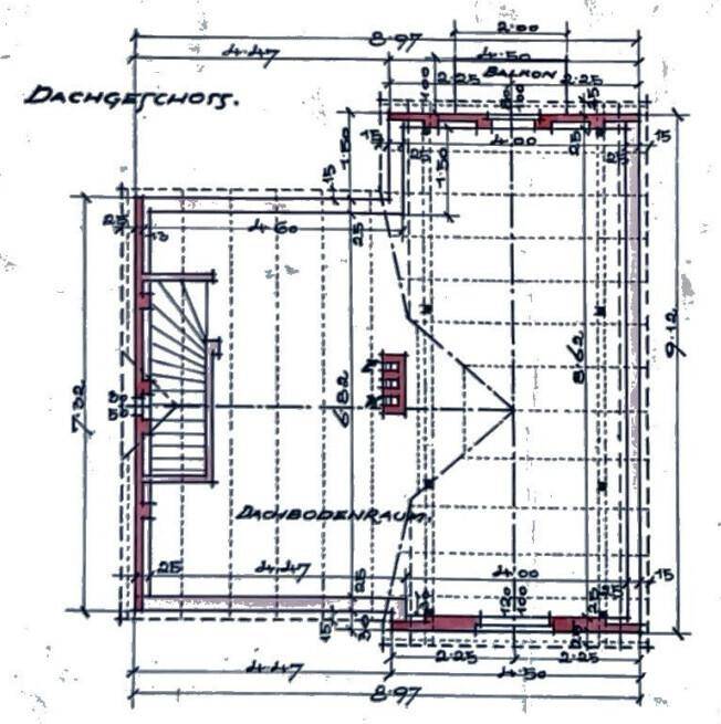 Grundriss des Dachgeschosses mit Dachbodenraum und kleinem Balkon.