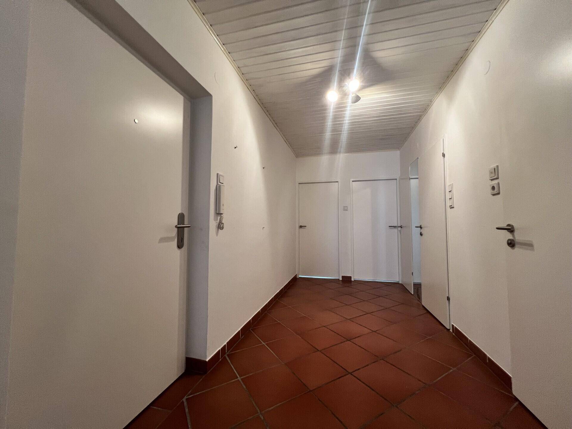 Vorzimmer mit Blick zu Zimmer 1 und Zimmer 2