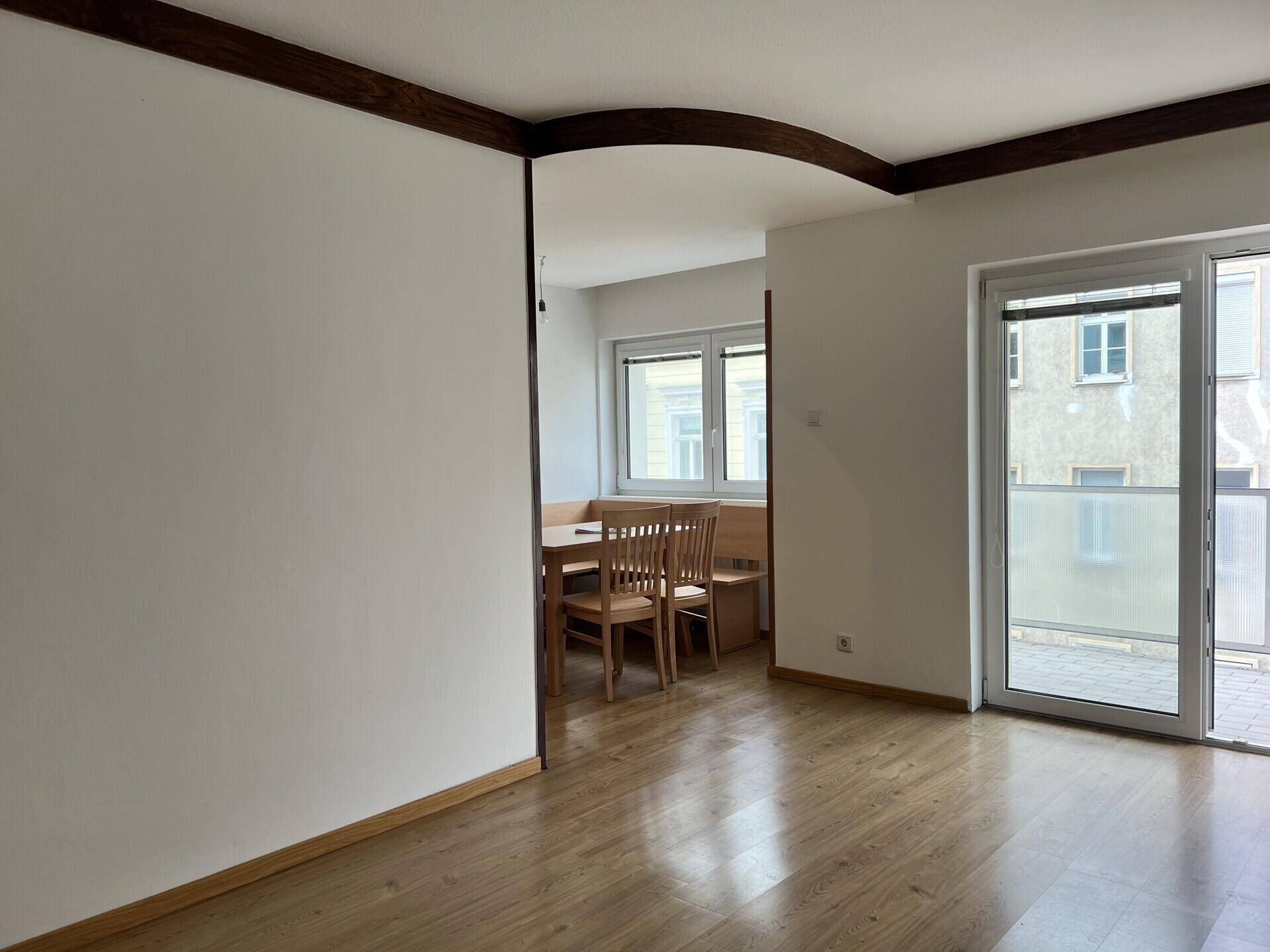 Wohnzimmer mit Blick zur Essnische