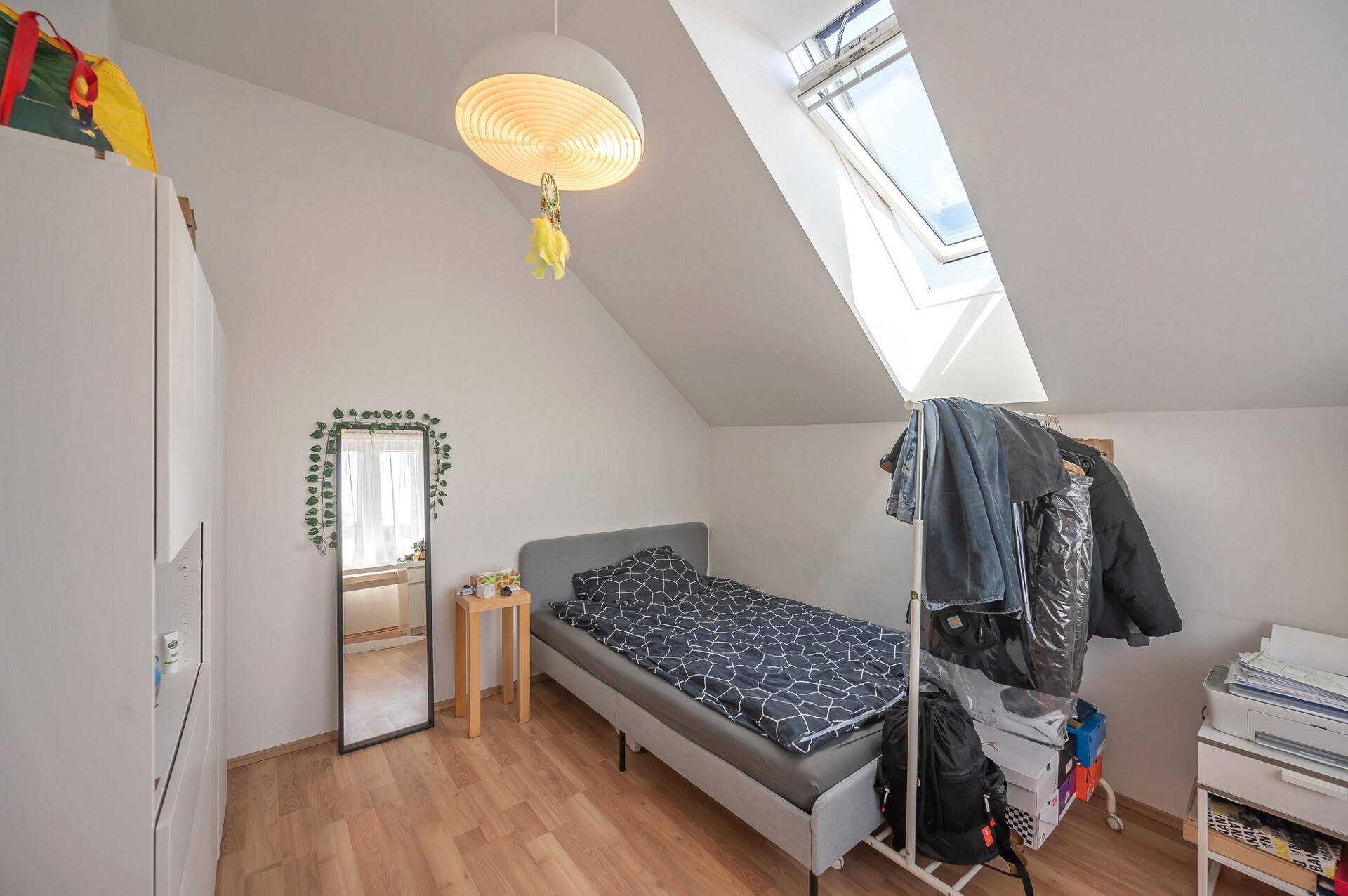 Zimmer 2, DG