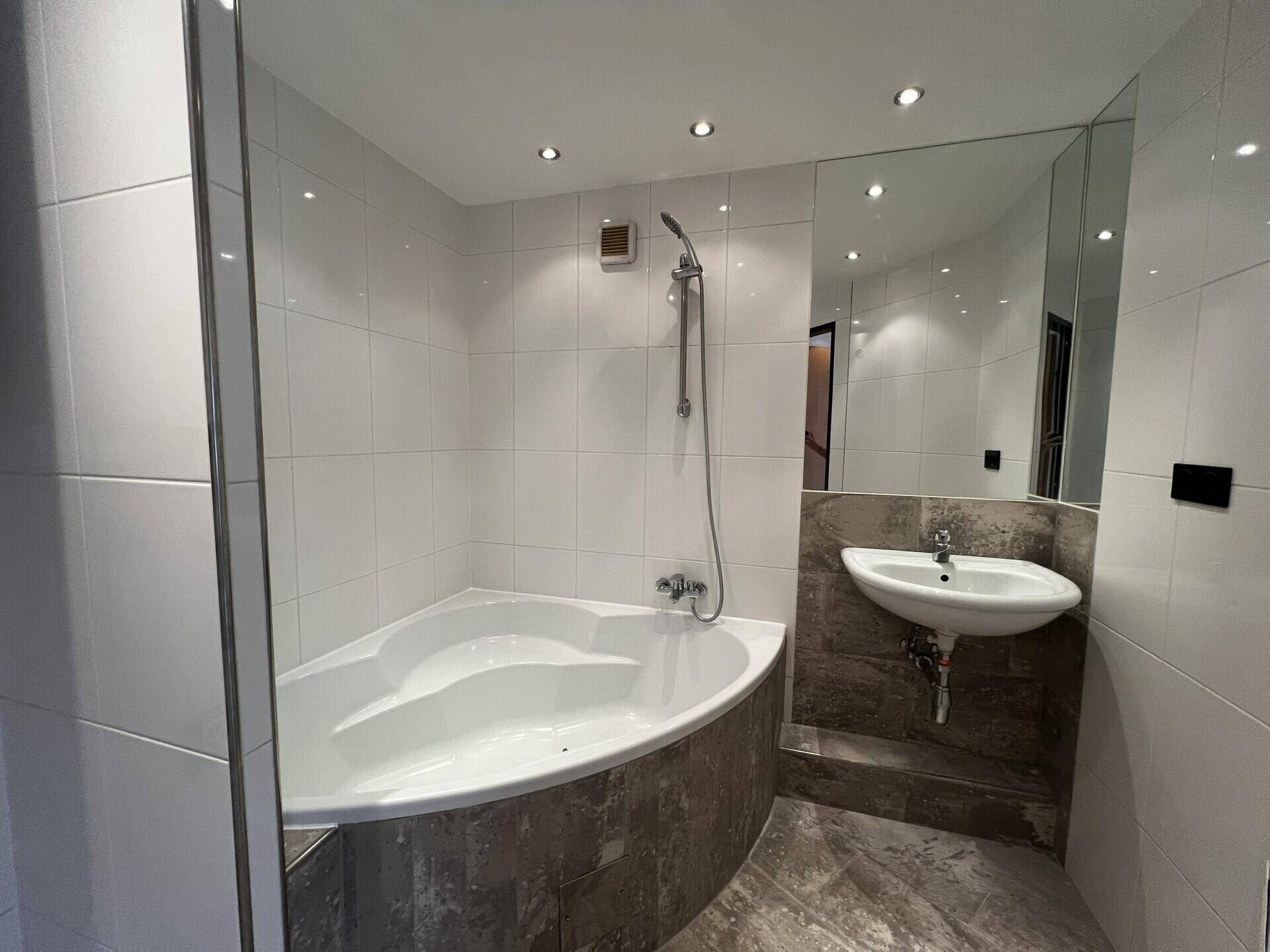 Eckbadewanne