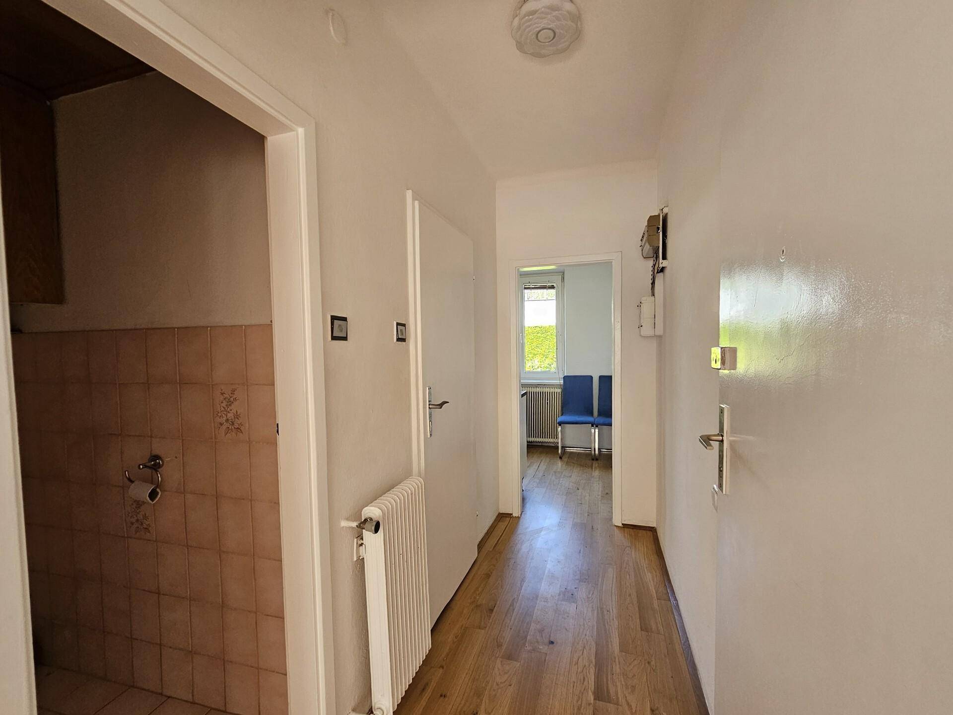 Vorzimmer Blick zur Küche