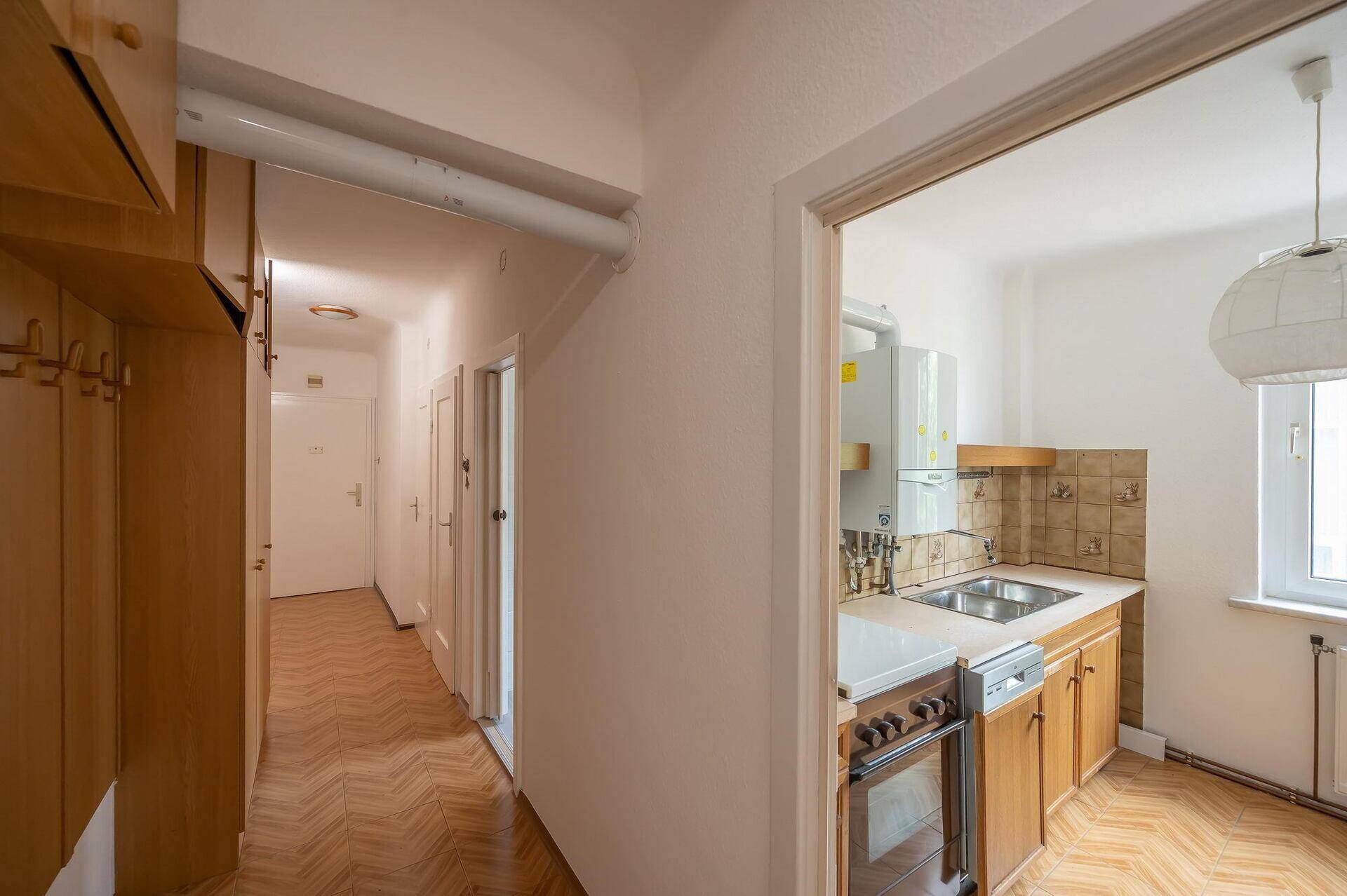 Vorzimmer Blick in die alten Küche