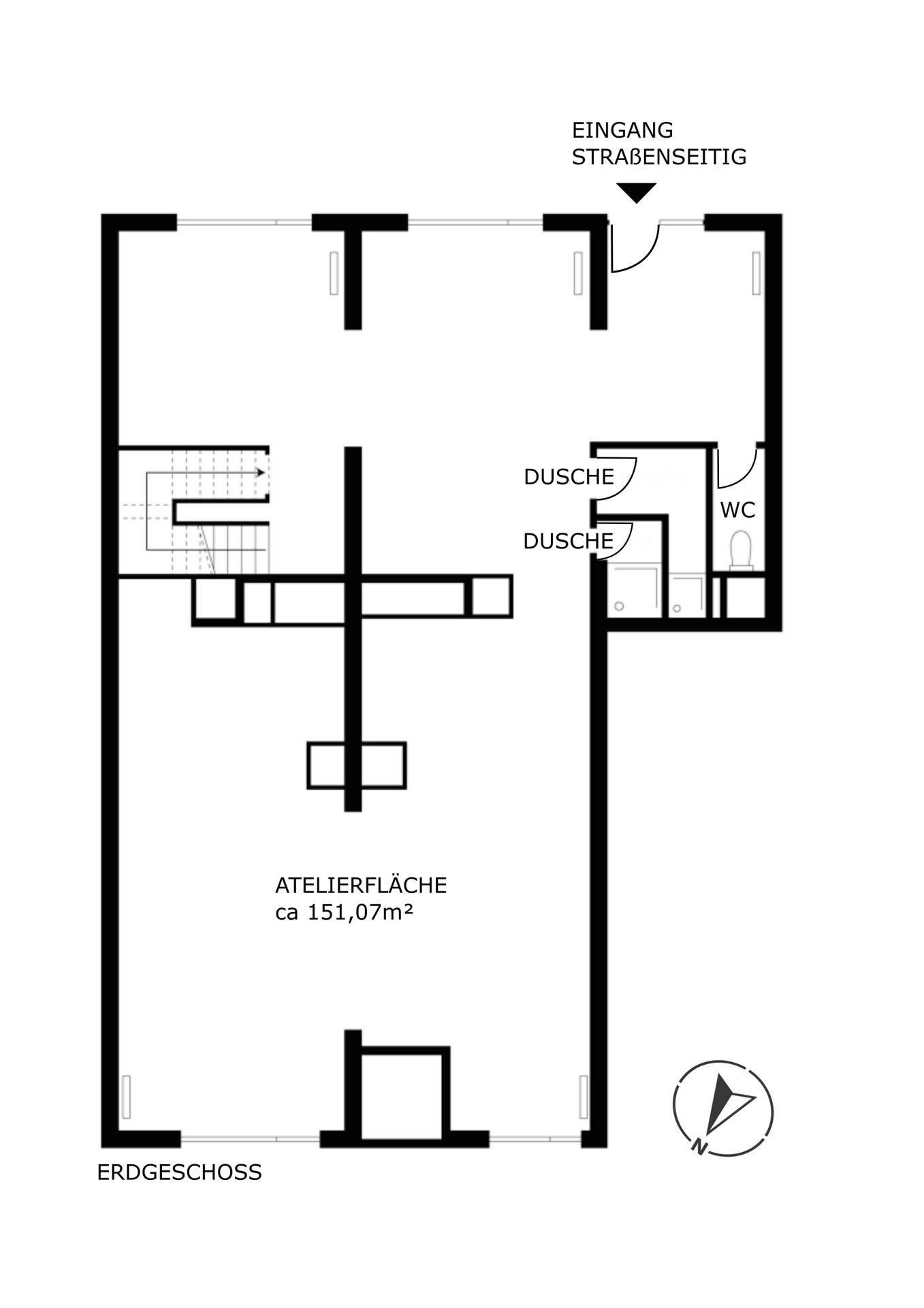 Grundriss des Erdgeschosses mit Atelierfläche und zwei Duschbädern.