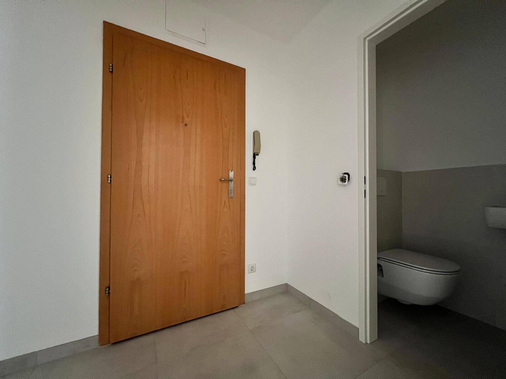 Vorzimmer und WC