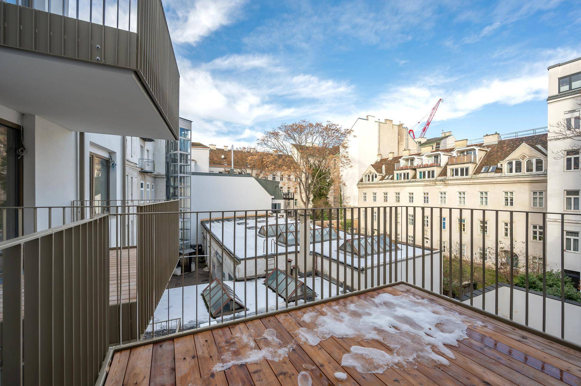 Balkon mit Innenhofweitblick