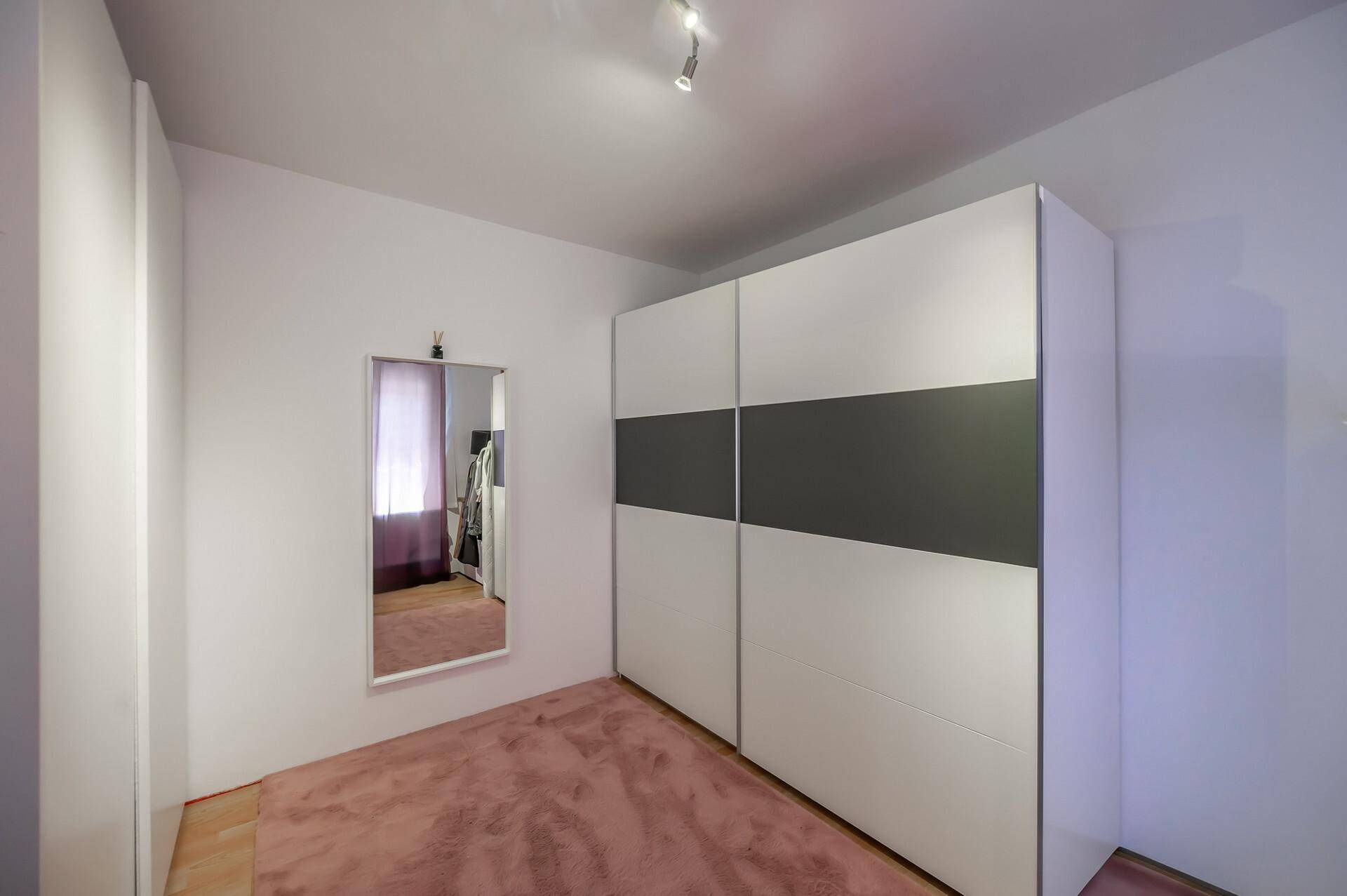 Zimmer 1, EG