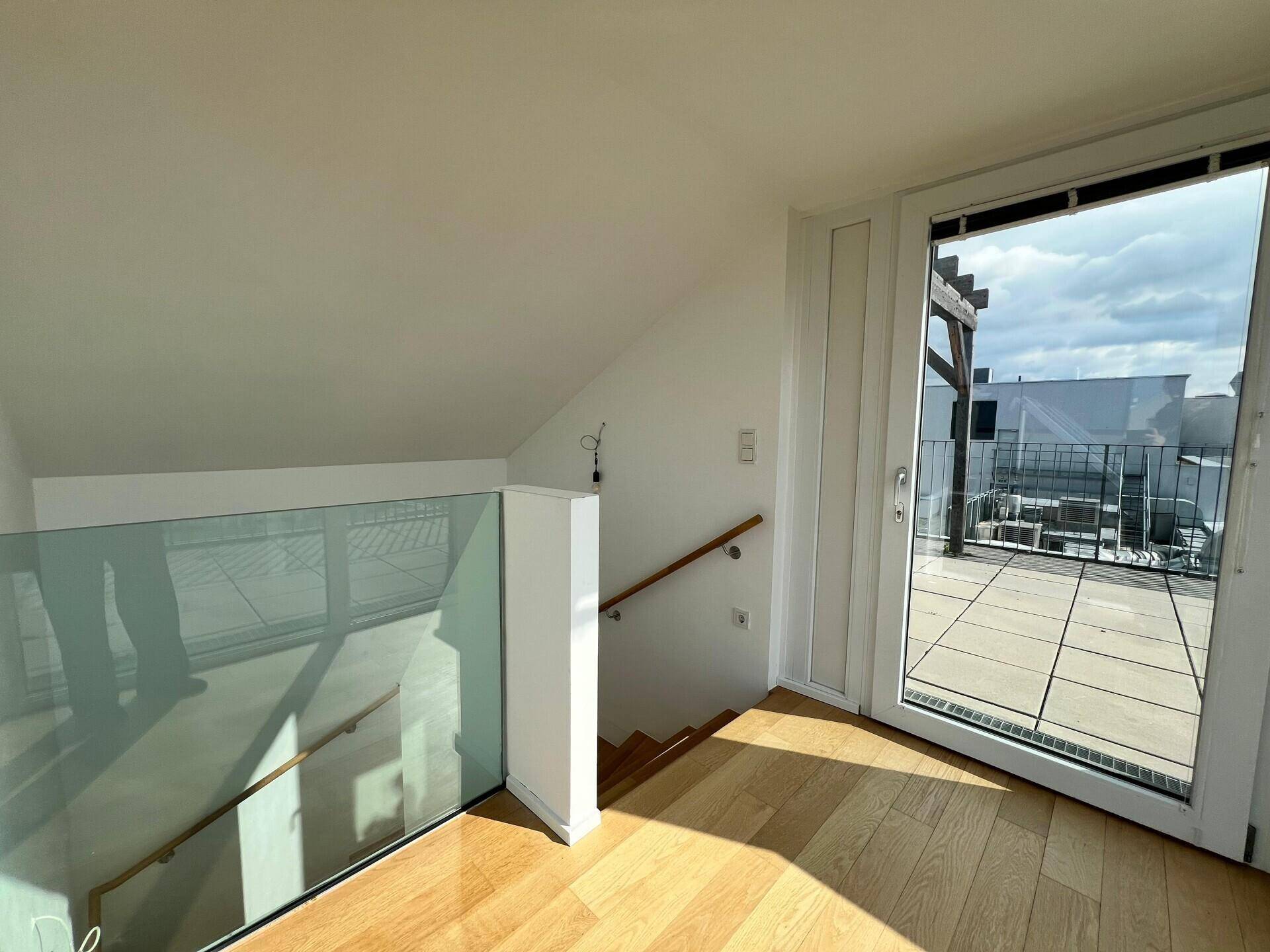 Ausgang auf Dachterrasse