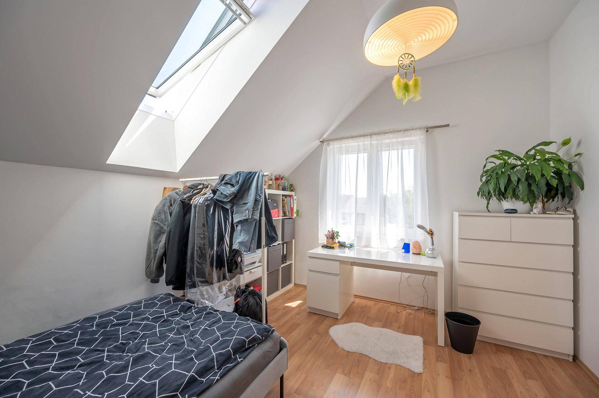 Zimmer 2, DG