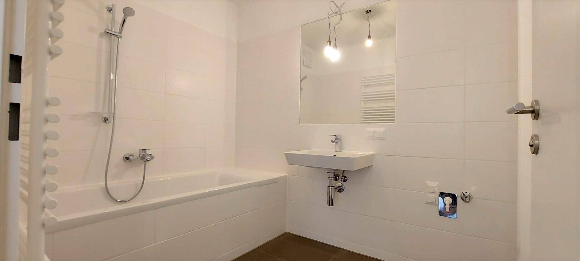 Badezimmer mit Waschmaschinenanschluss