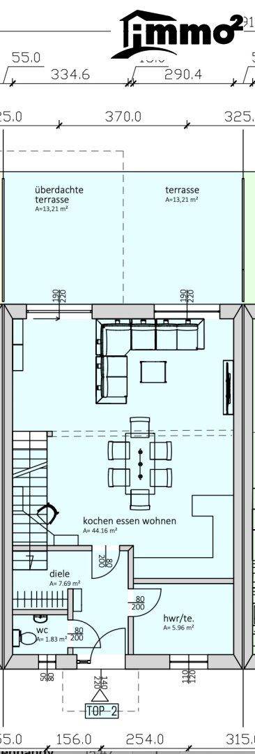 Grundriss des Erdgeschosses mit offenem Wohn-, Ess- und Kochbereich sowie Terrasse.