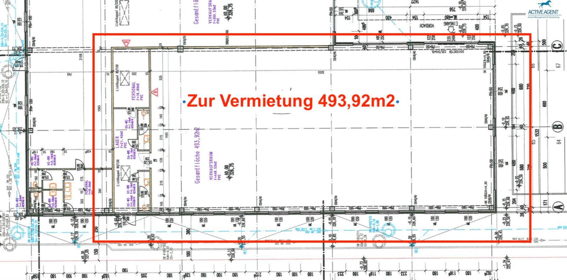 Grundrissplan des Gebäudes mit einer rot markierten Fläche von 493,92 m² zur Vermietung.