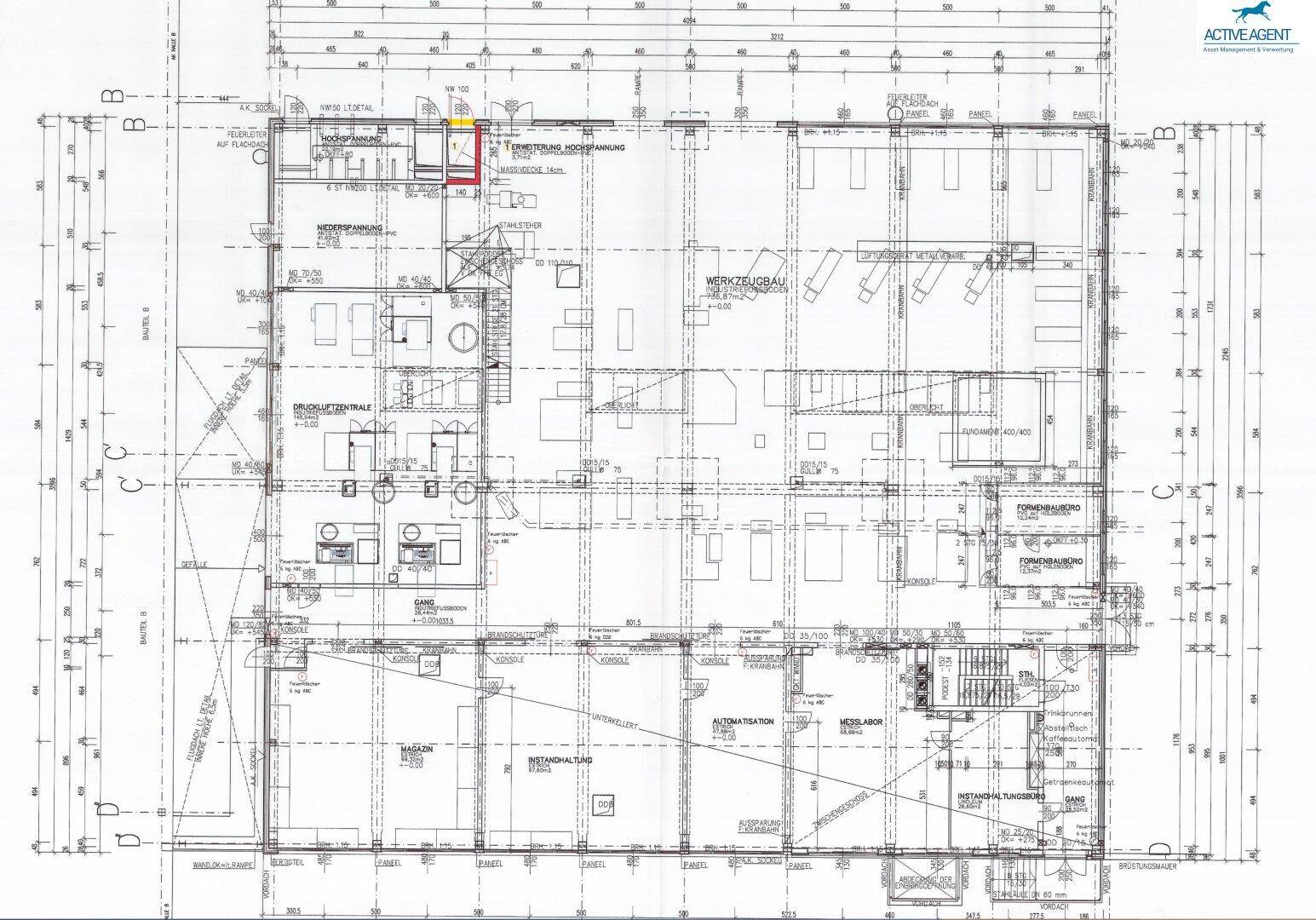 Übersichtlicher Grundrissplan eines Gebäudes mit Bürobereichen und Produktionsflächen.