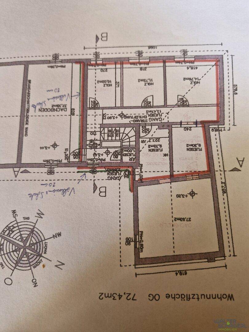 Grundriss des Obergeschosses mit mehreren Zimmern, Bad und separatem WC.