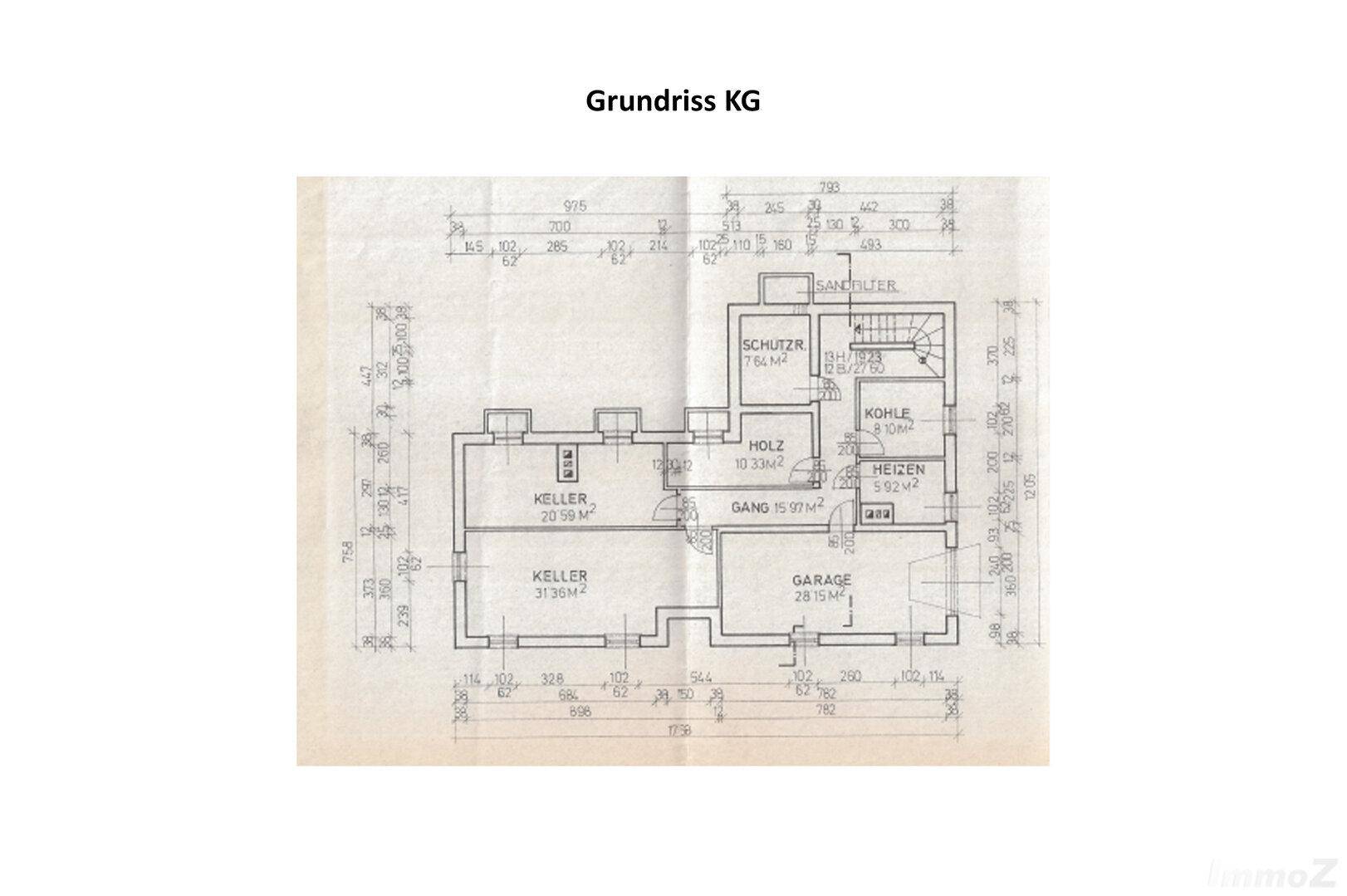 Grundriss des Kellergeschosses mit Kellerräumen, Heizung und Garage.