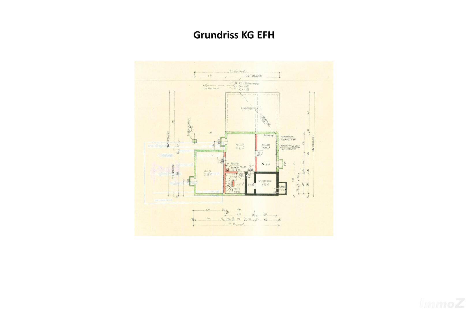 Grundriss des Kellergeschosses eines Einfamilienhauses mit Abstellräumen und Technikbereich.