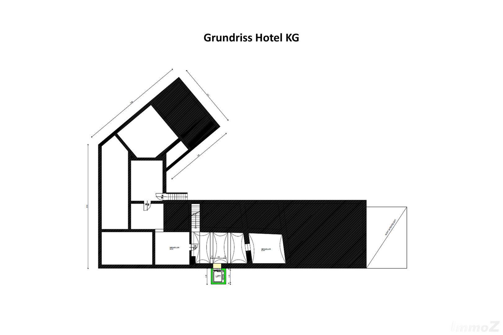 Grundriss des Kellergeschosses eines Hotels mit Lagerräumen und technischen Bereichen.