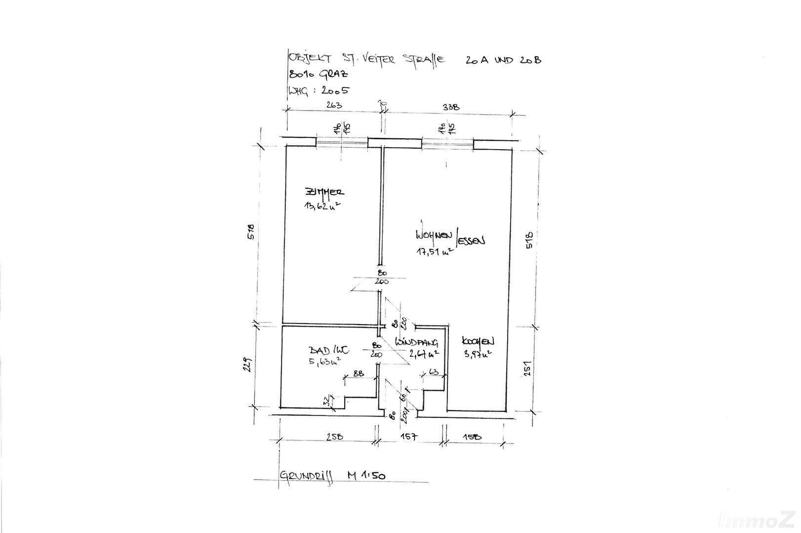 Handgezeichneter Grundriss der Wohnung mit Zimmern und Maßen.