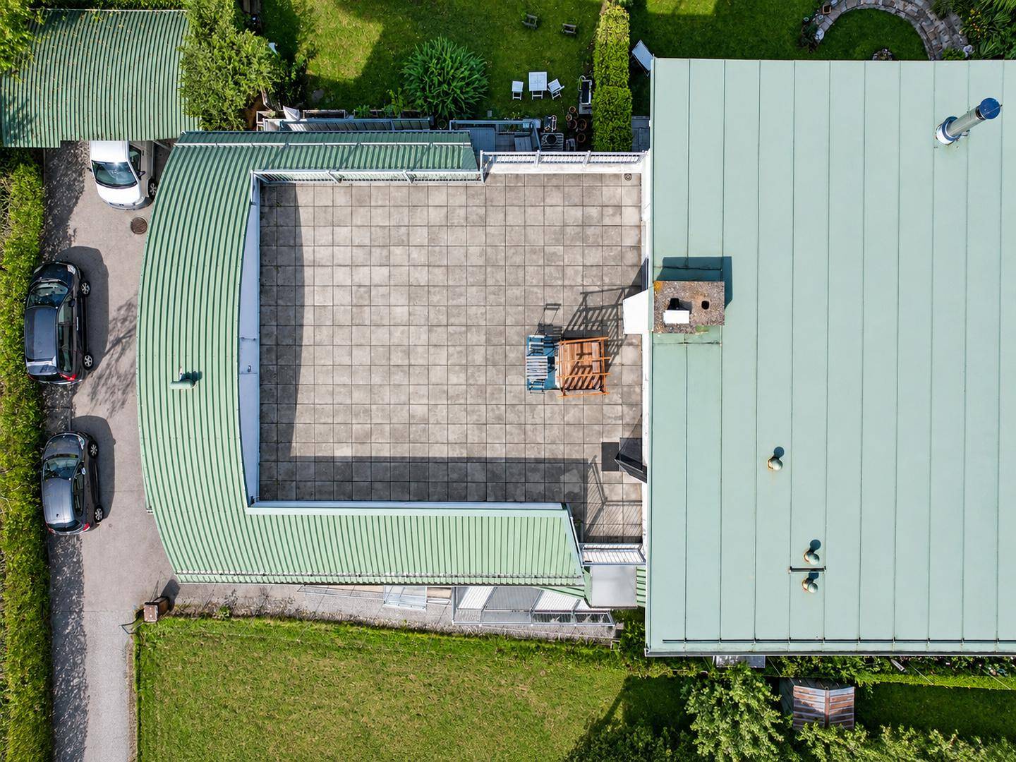 Sehr edle Rarität – außergewöhnliche Eigentumswohnung mit Südterrasse, 3,30 m Raumhöhe, &amp; Garage!