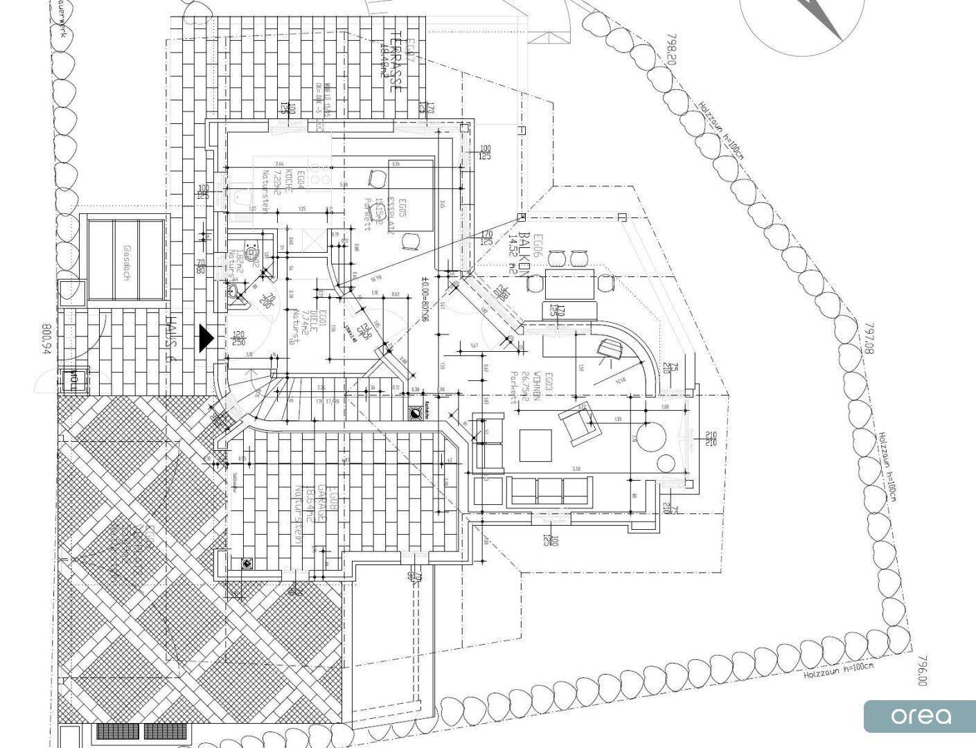Detaillierter Grundriss des Erdgeschosses mit Wohnbereich, Terrasse und Garten.