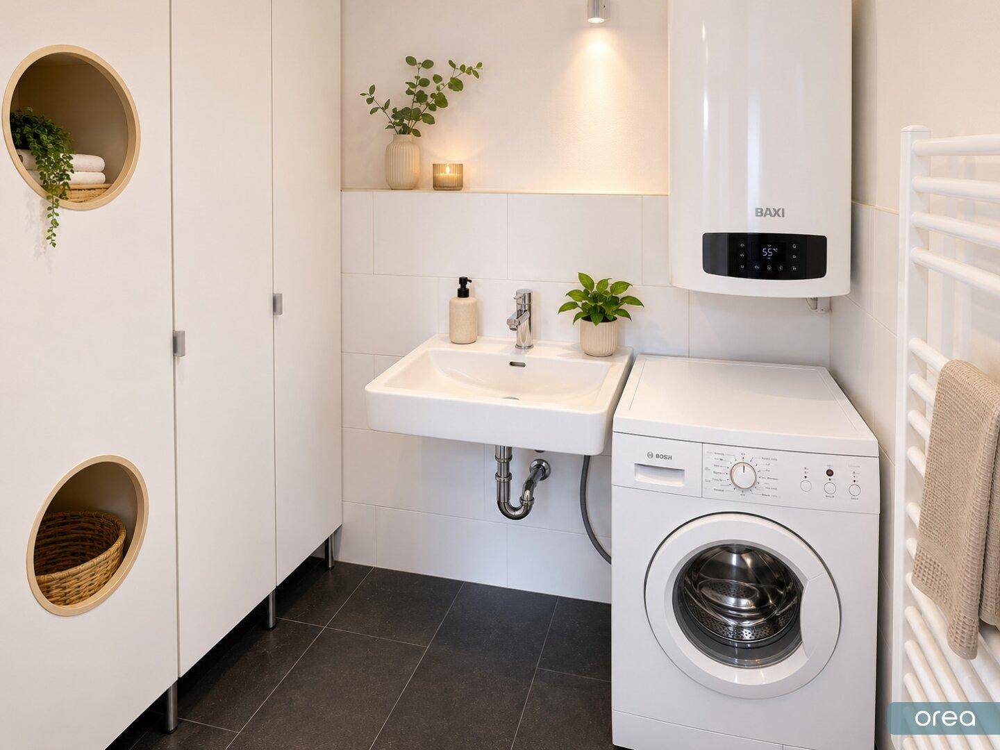 Funktionaler Hauswirtschaftsraum mit Waschmaschine, Waschbecken und Handtuchheizkörper.