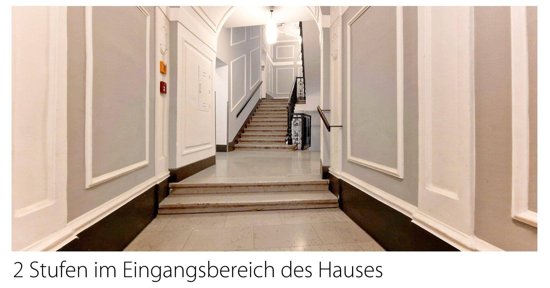 2 Stufen im Eingangsbereich des Hauses