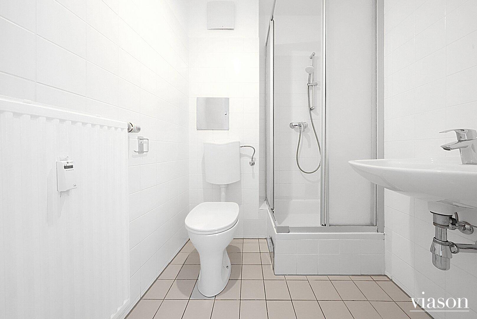 Bad mit WC und Dusche