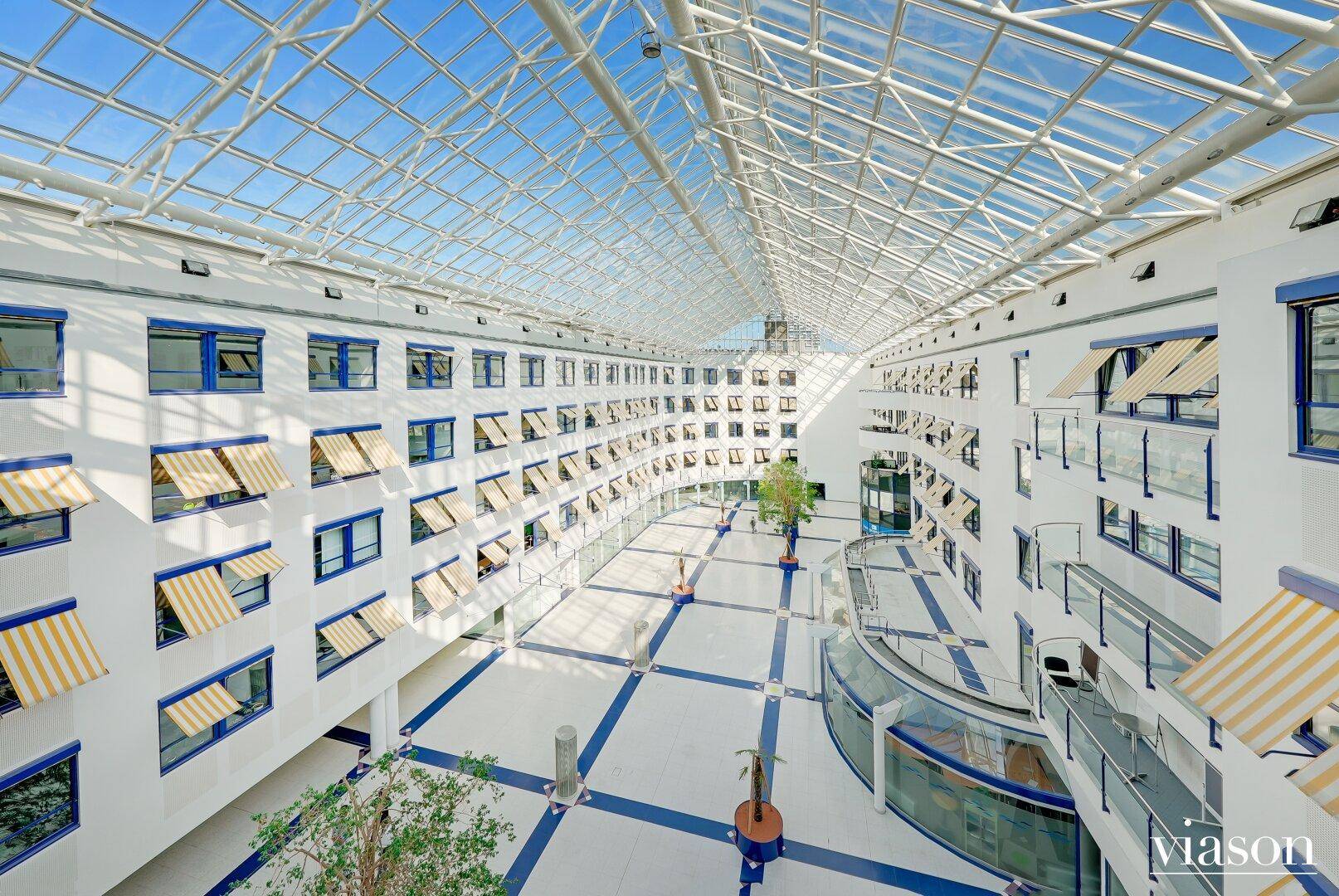 Glas Atrium Plaza
