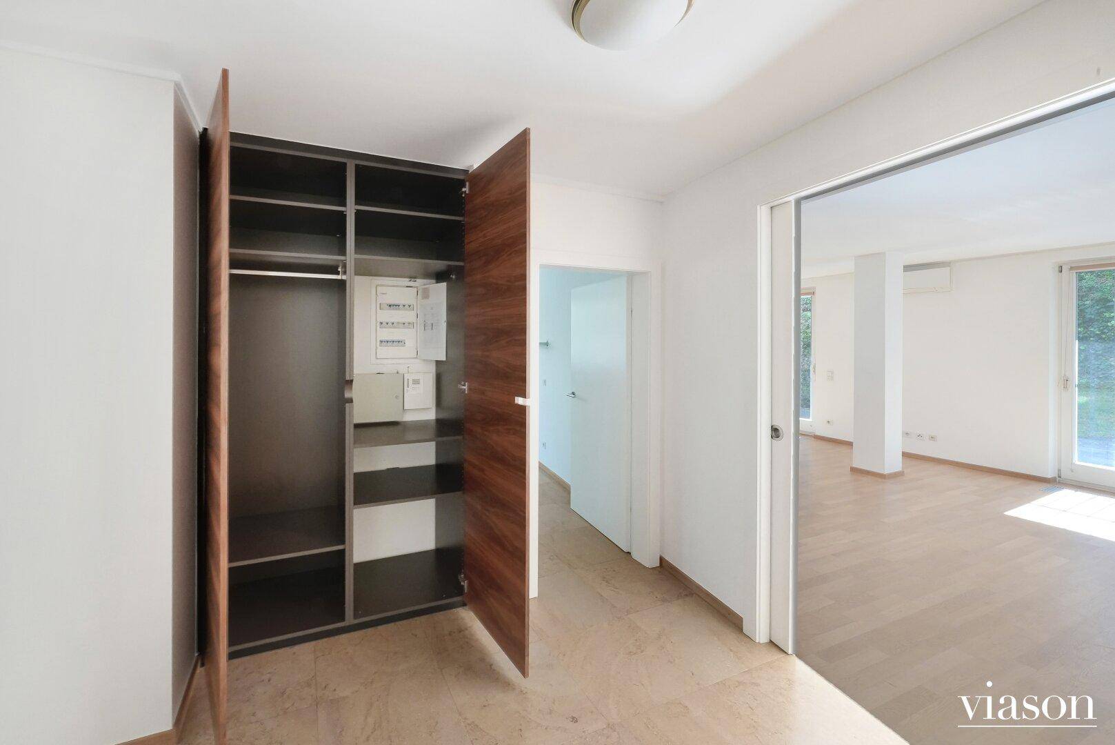 Vorraum Schrank
