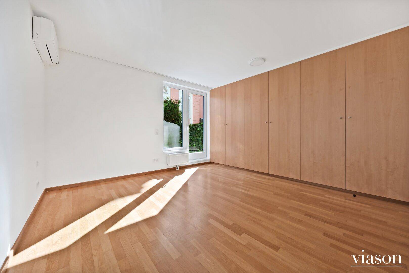 Schlafzimmer mit Kasten