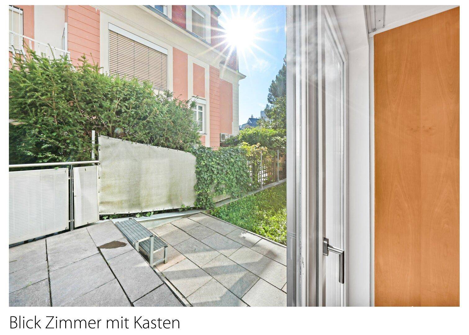Blick Schlafzimmer mit Kasten
