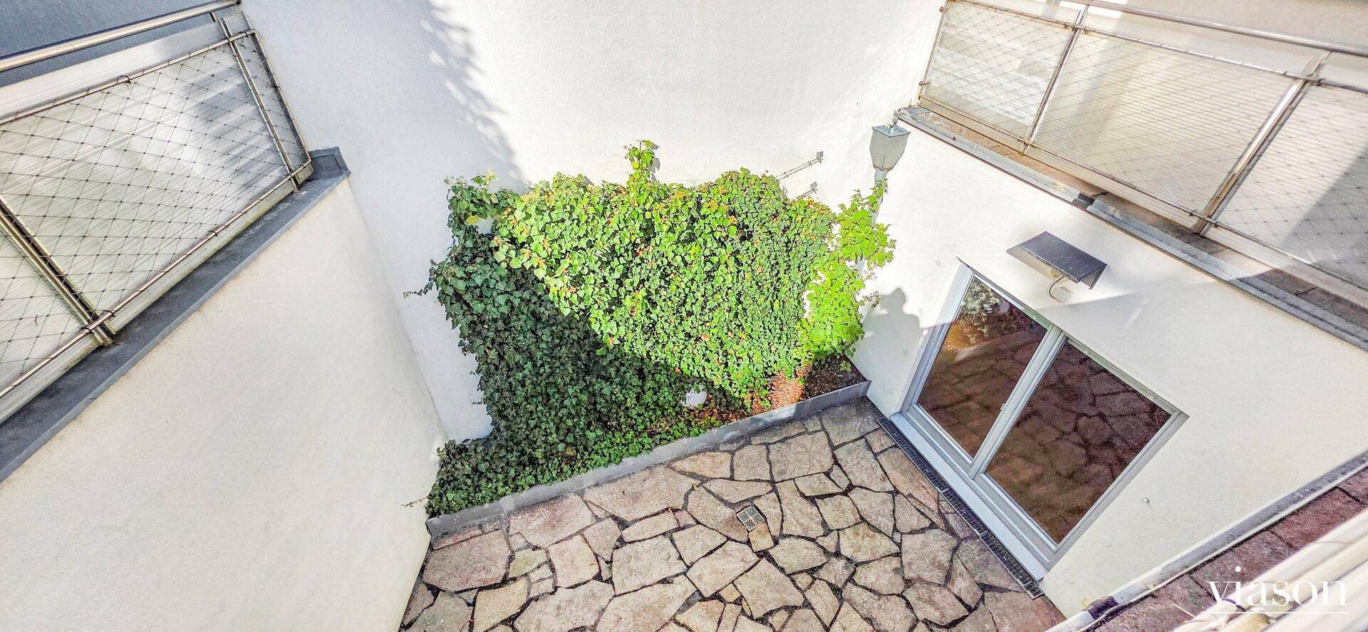 Blick Terrasse im EG