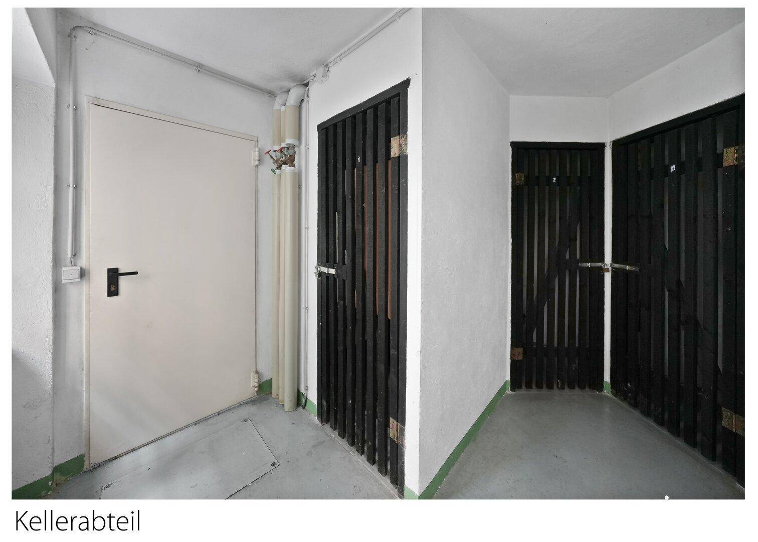 Kellerbereich mit mehreren abschließbaren Holz-Kellerabteilen für zusätzlichen Stauraum.