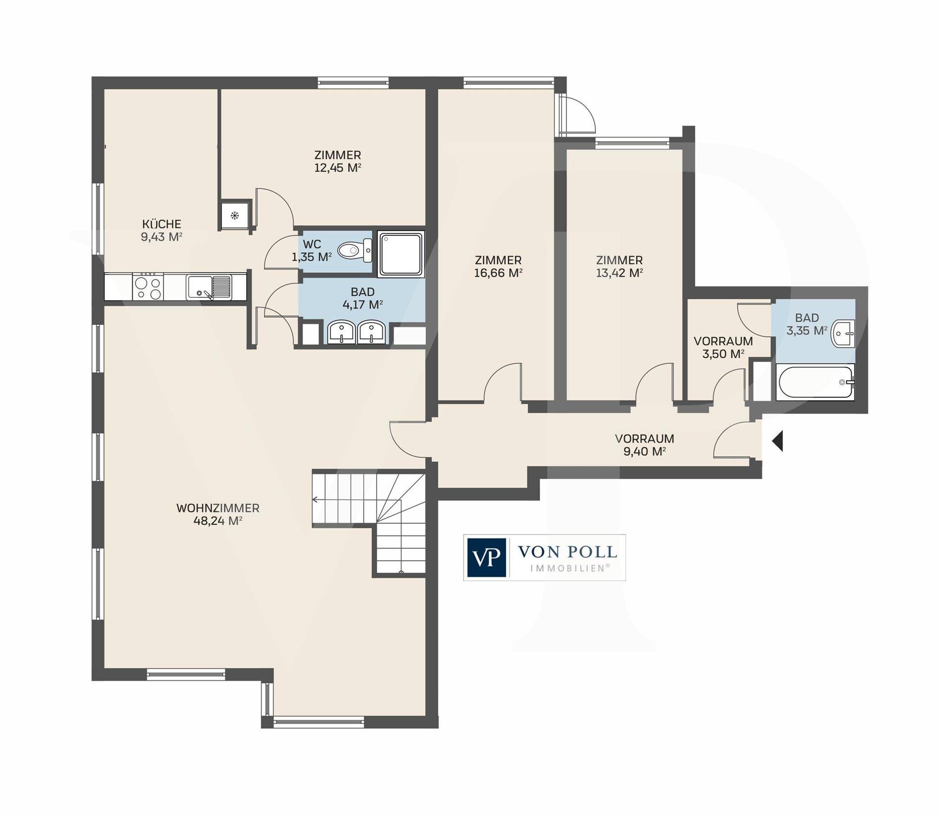 Grundriss der Hauptebene mit Wohnzimmer, Küche, zwei Bädern und drei weiteren Zimmern.