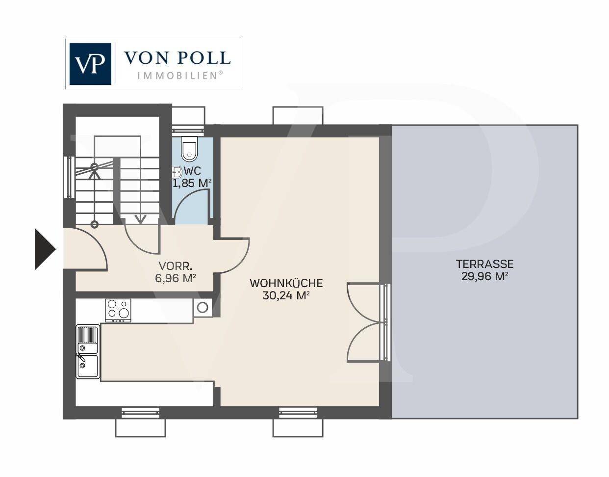 Grundriss des Erdgeschosses mit offener Wohnküche, Gäste-WC und großer Terrasse.