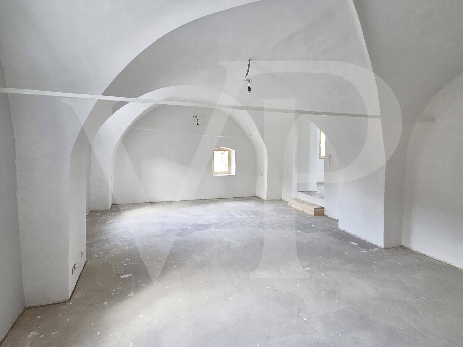 Einzigartiges Wohnerlebnis im historischen Schlüsslerhof (13. Jh.) – Luxus trifft Geschichte &amp; Gestaltungsspielraum – pohled 6