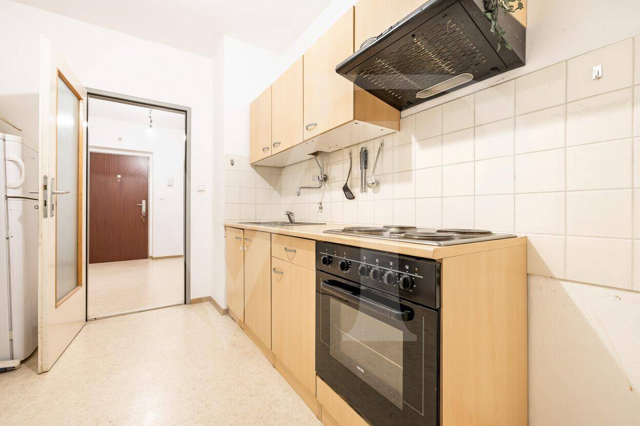 Grundriss der Wohnung mit zwei Zimmern, separater Küche, Bad und WC.