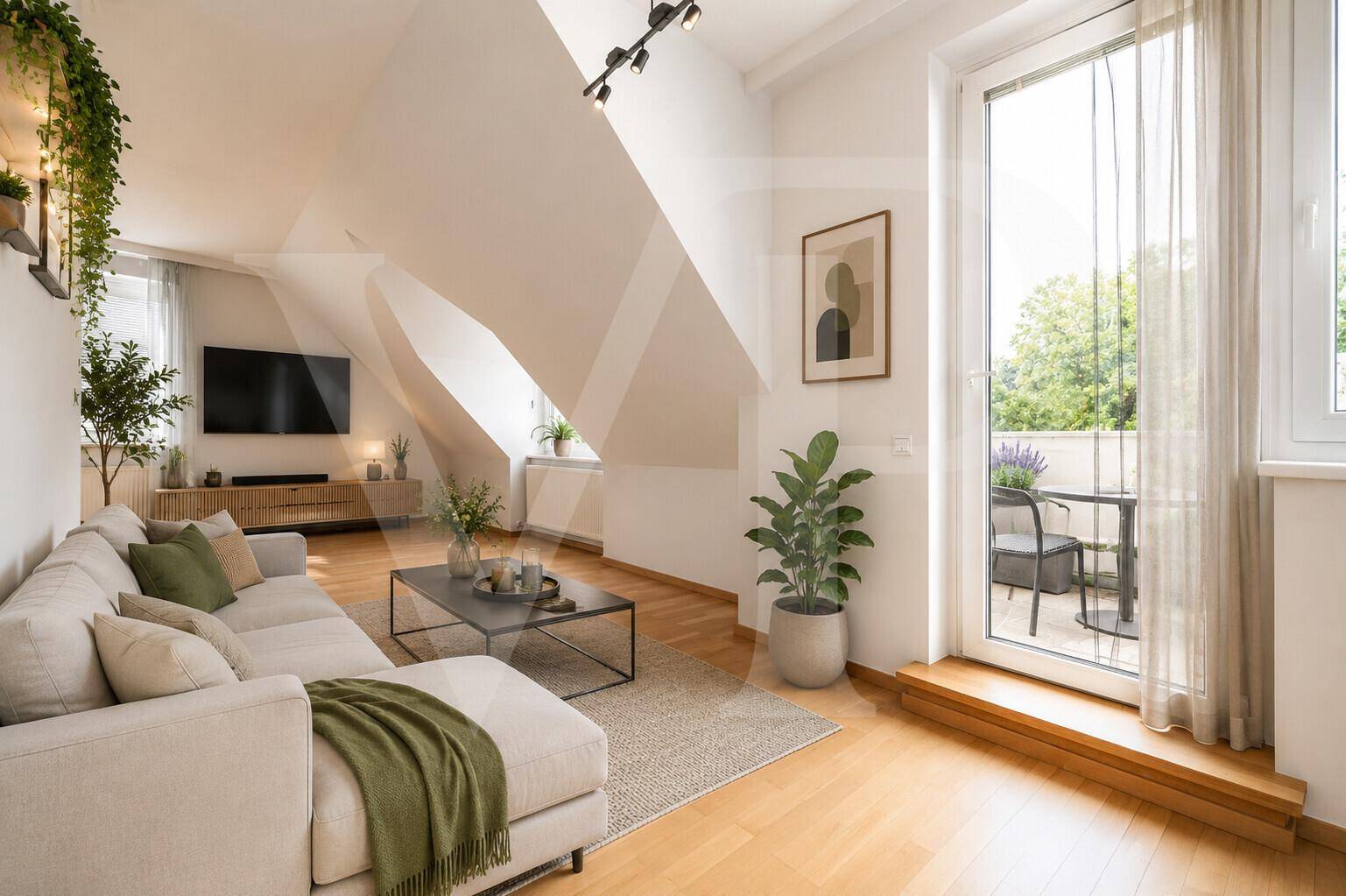 Gemütliches Wohnzimmer im Dachgeschoss mit Balkonzugang, hellem Holzfußboden und moderner Einrichtung.