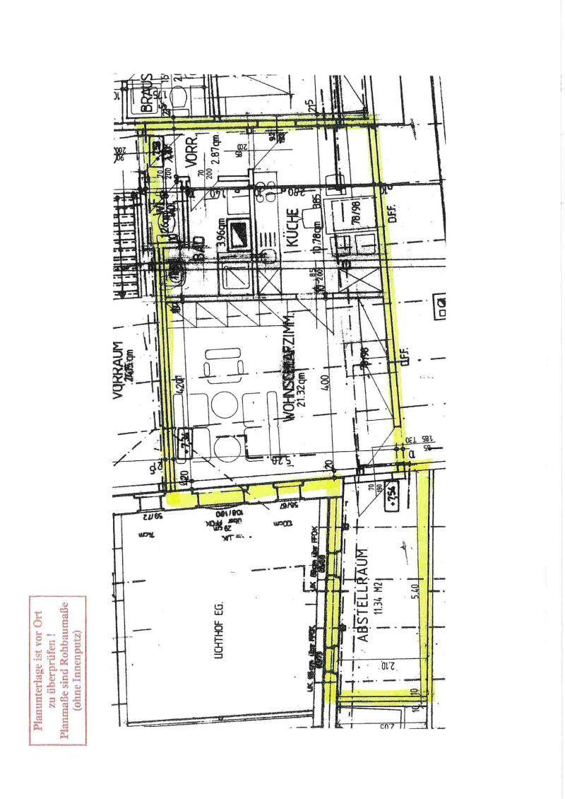 Grundrissplan einer Wohnung mit kombiniertem Wohn-/Schlafzimmer, Küche, Bad und Abstellraum.
