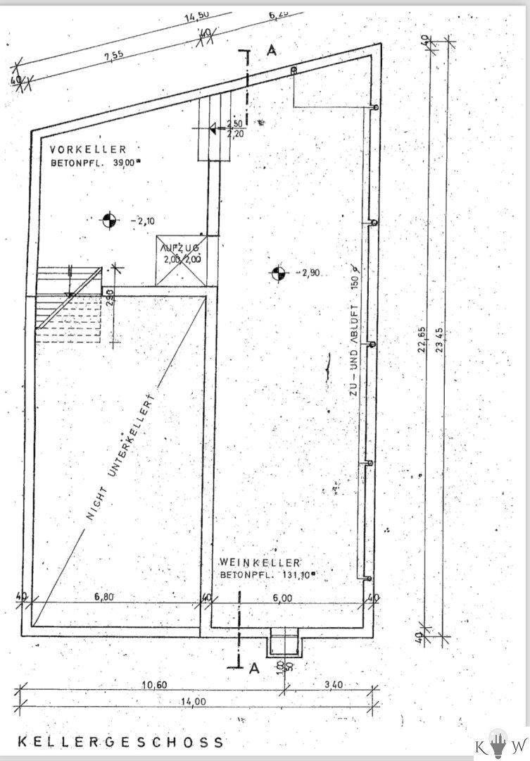 Grundriss des Kellergeschosses mit Vorkeller, Weinkeller und Zugang zum Aufzug.