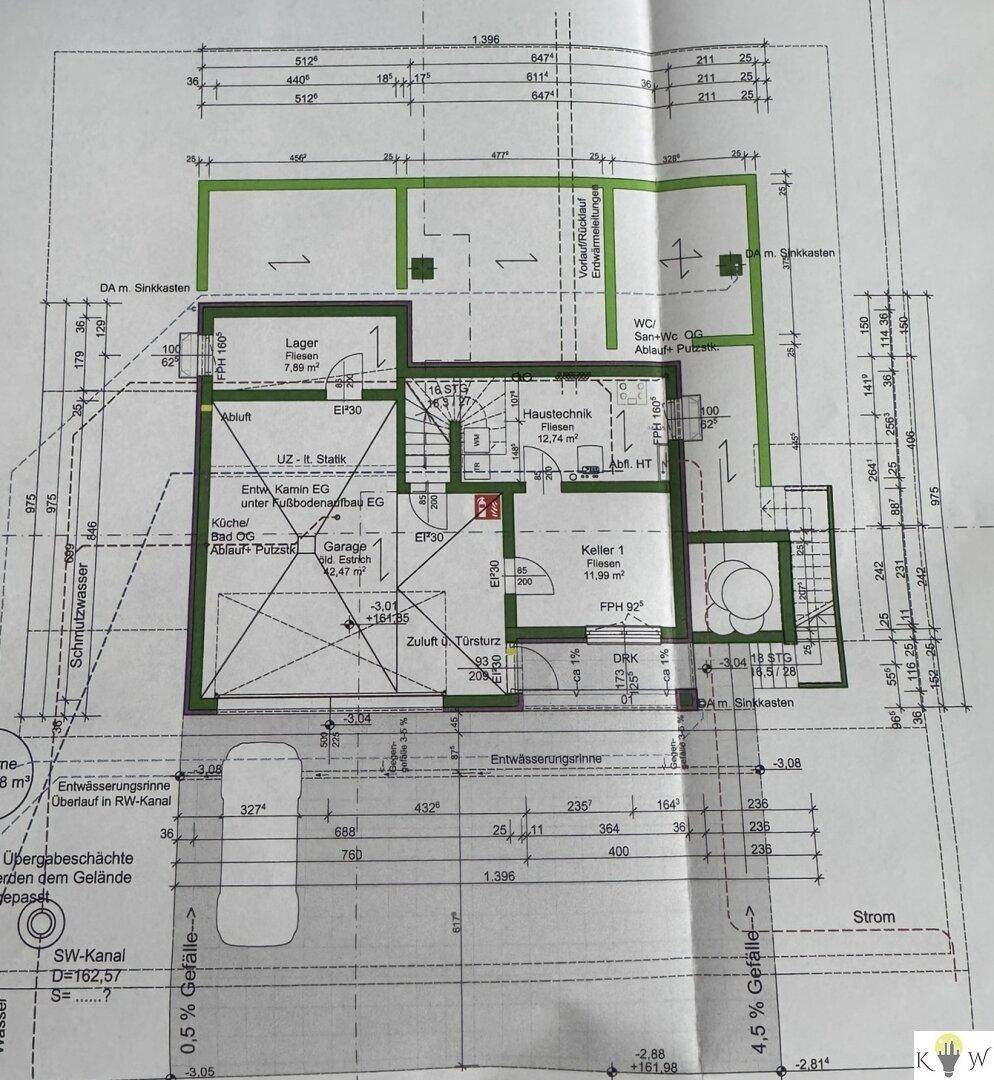 Grundriss des Untergeschosses mit Garage, Technikraum und Lagerflächen.