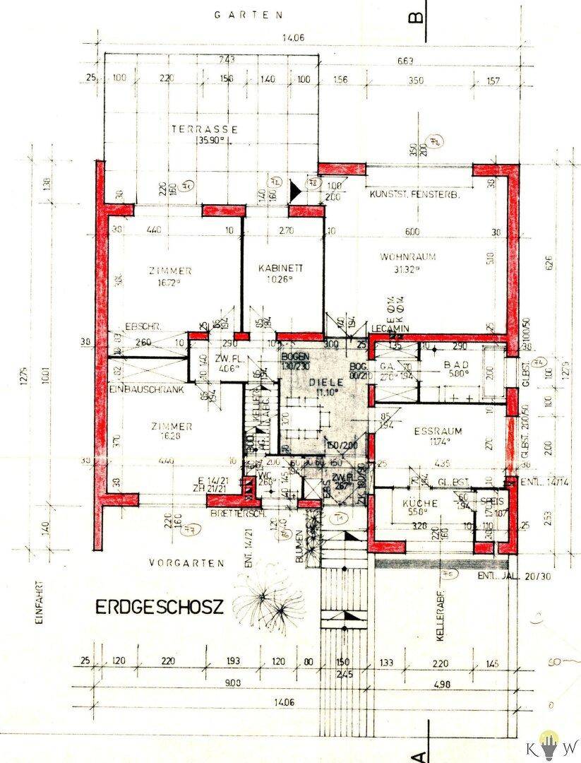 Grundriss des Erdgeschosses mit Wohnraum, Esszimmer, Küche und Terrasse.