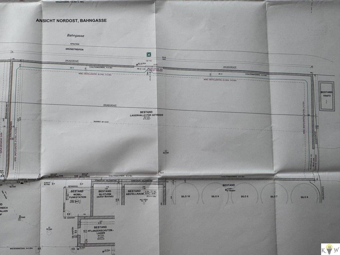 Detaillierter Grundrissplan mit der Nordostansicht und der bestehenden Lagerhalle für Getreide.
