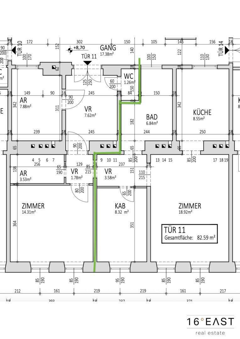 Grundrissplan einer Wohnung mit mehreren Zimmern, Bad, WC und Küche.